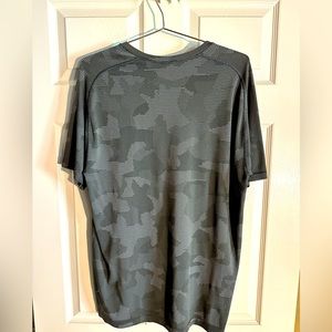 Mens Lululemon t shirt